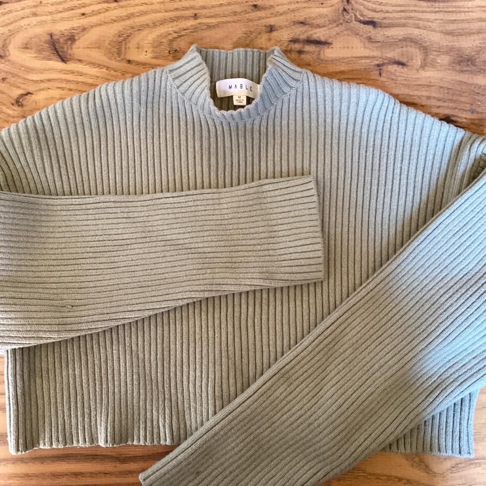 Cute MABEL cropped sweater. - Picture 3 of 3